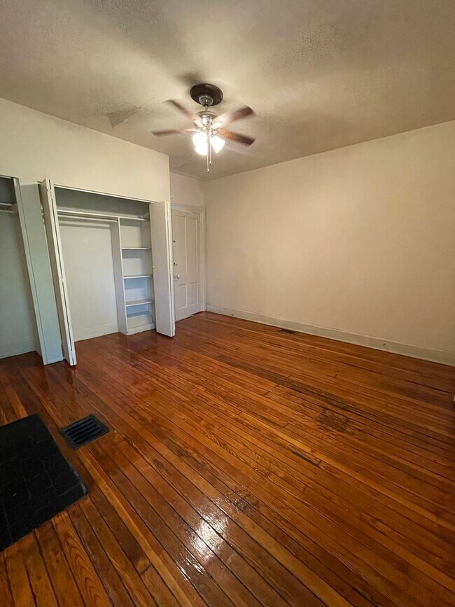 Building Photo - Amazing 3 bdrm/1.5 bath House Conveniently Located in The Heart of VCU and Downtown!