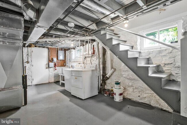 Building Photo - 508 Cording Ave