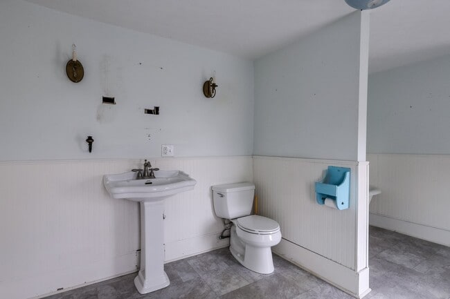 Building Photo - 329 Grayson St