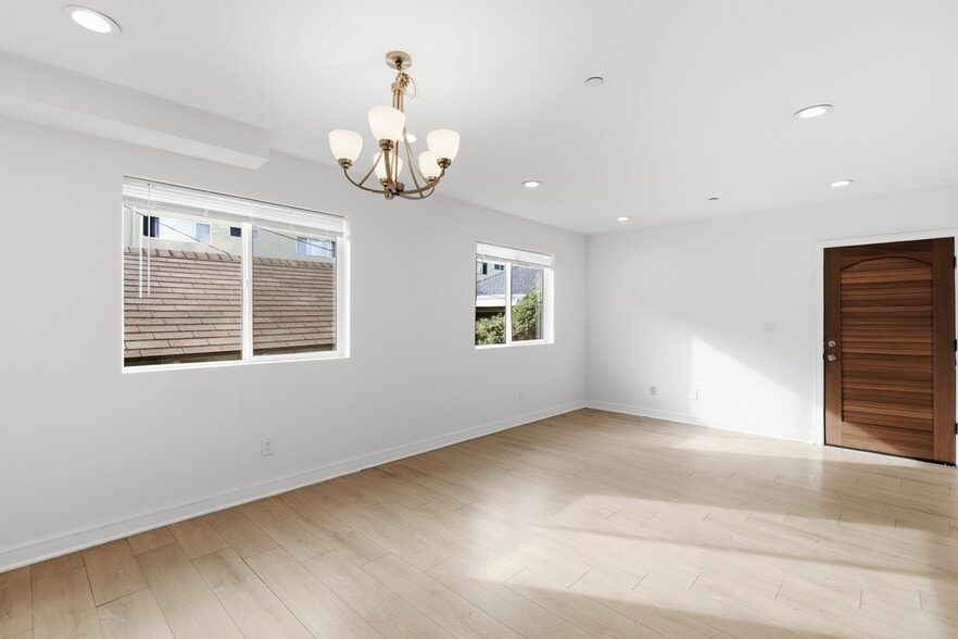 Building Photo - 5646 Lexington Ave