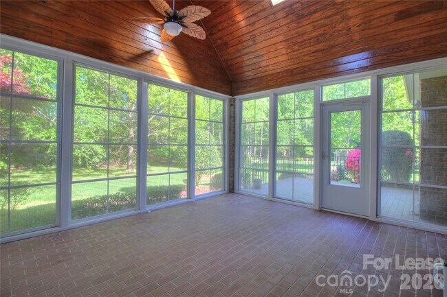 Building Photo - 1217 Weddington Hills Dr