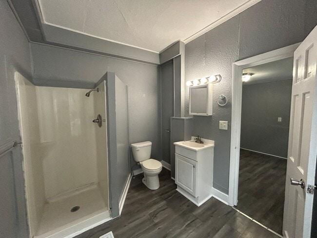 Building Photo - 3 Bedroom, 2 Bath house in East Moline