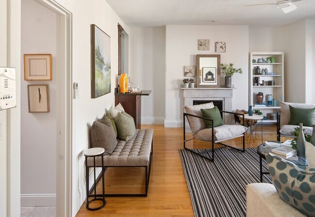 Building Photo - 413 Beacon St