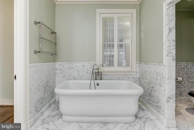 Building Photo - 2425 California St NW