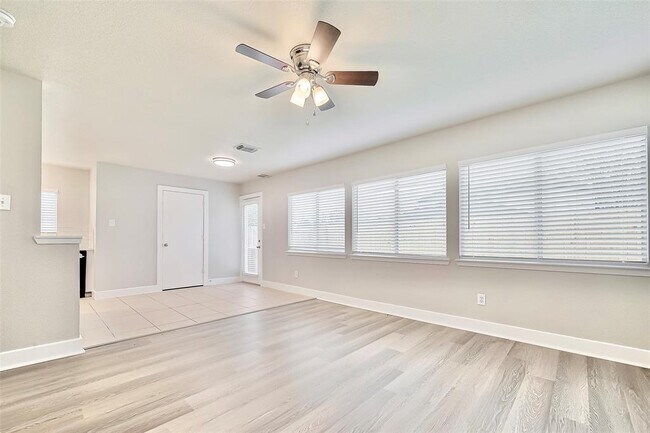 Building Photo - 5711 Silver Oak