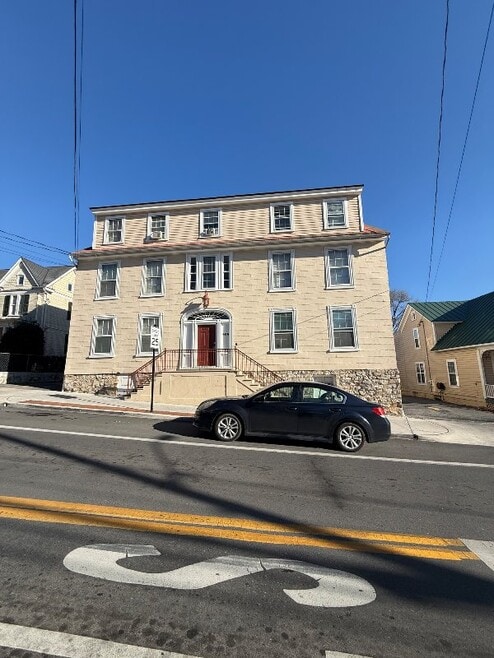 Building Photo - 406 N Loudoun St