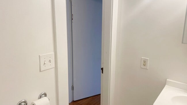 Building Photo - 73-75 Wallingford Ave