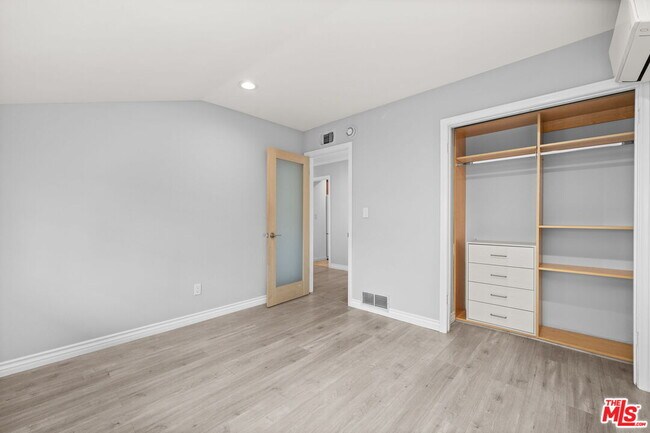 Building Photo - 22116 Blythe St