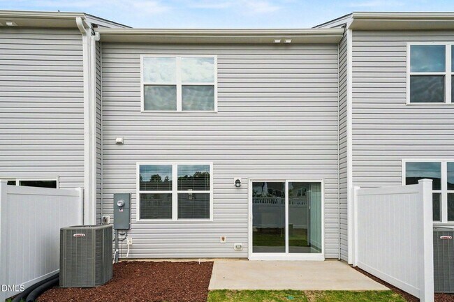Building Photo - 131 S Meyers Ct