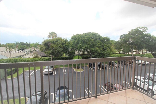 Building Photo - 5641 Riverside Dr