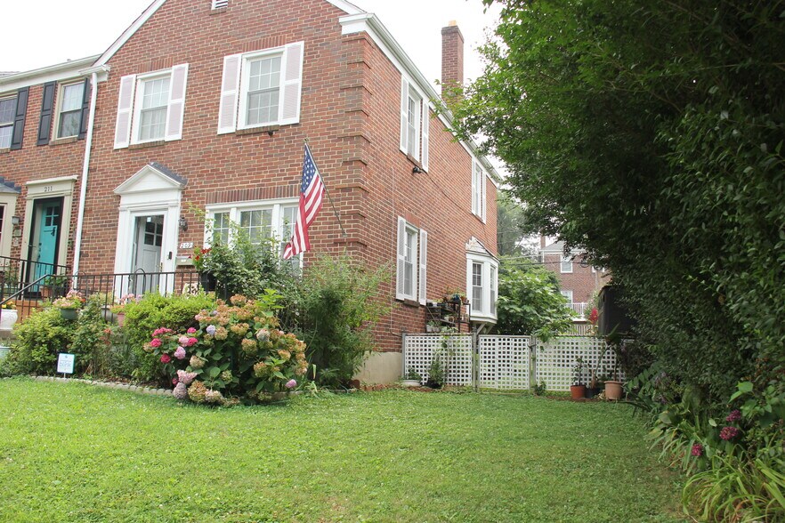 Building Photo - 209 Brandon Rd