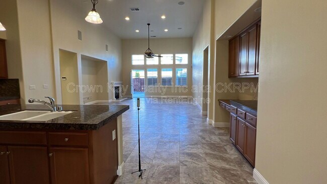 Building Photo - 724 Shelli St