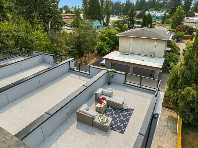 Building Photo - 309 N 138th St
