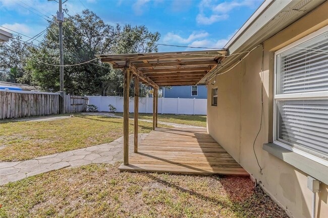 Building Photo - 4622 W El Prado Blvd