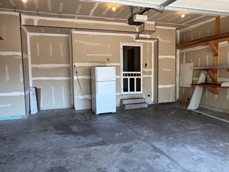 garage - 207 Llanos St