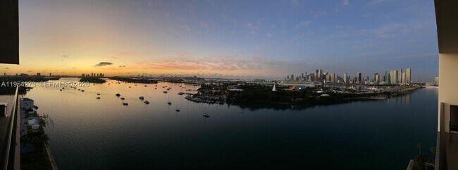 Building Photo - 1000 Venetian Way