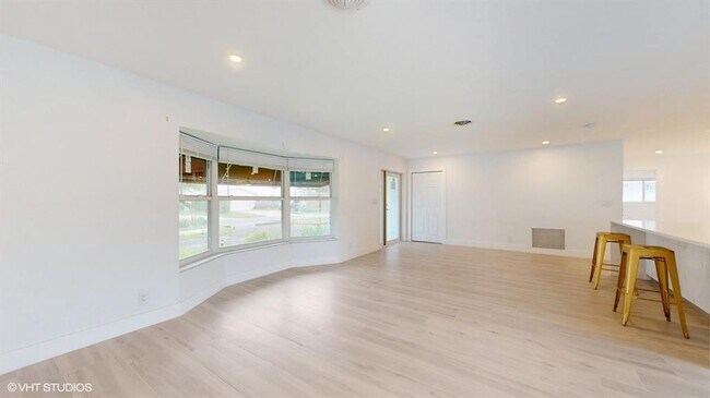 Building Photo - 4761 NE 28th Ave