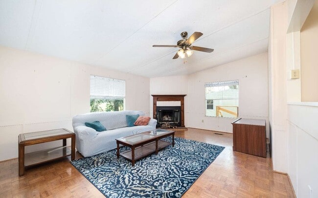 Building Photo - Peaceful 3 Bedroom Home just minutes to Live Oak