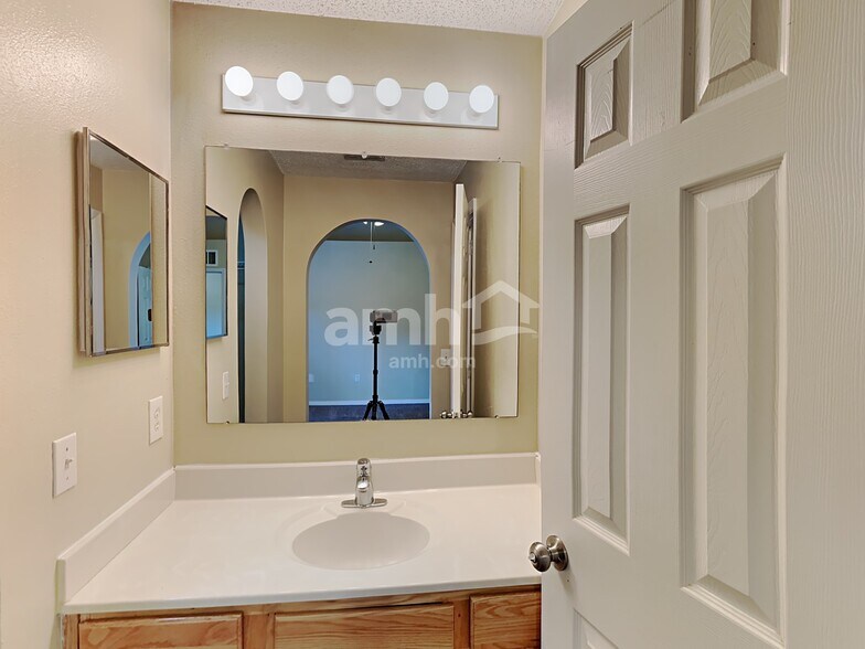 Building Photo - 6407 Tabogi Trl