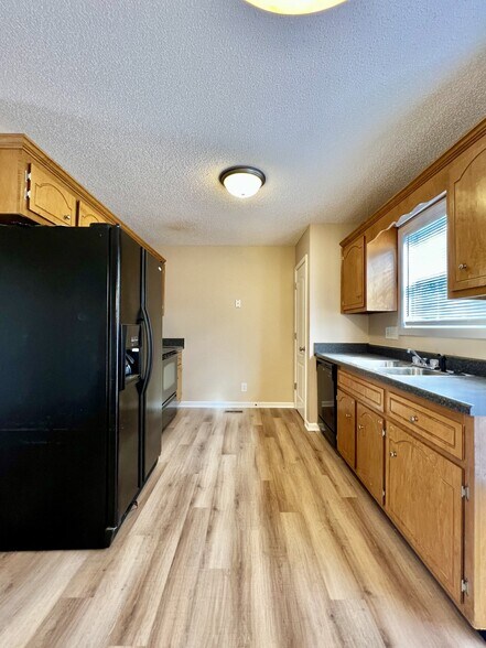 Building Photo - 397 Paris Dr