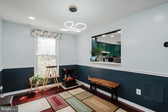 Building Photo - 3760 Bonnybridge Pl
