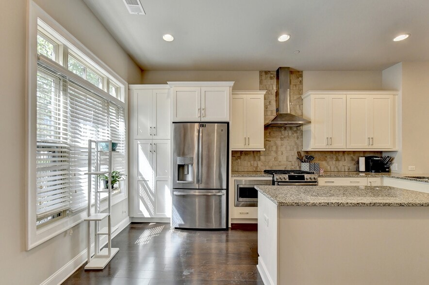 Building Photo - 4245 Deming Cir
