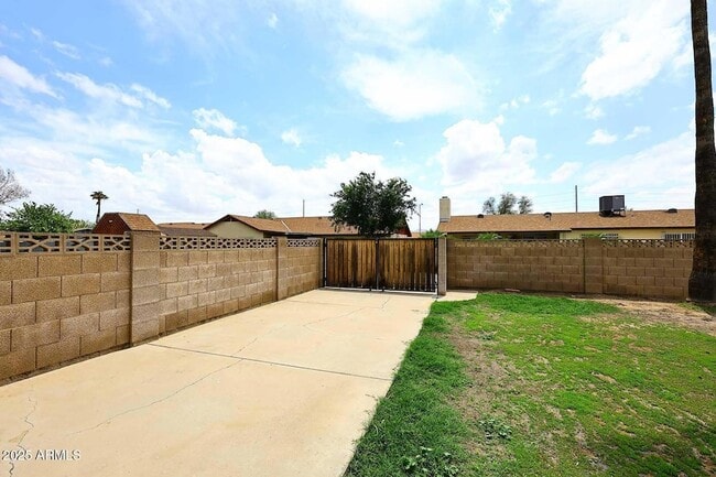 Building Photo - 617 E Calle Bolo Ln