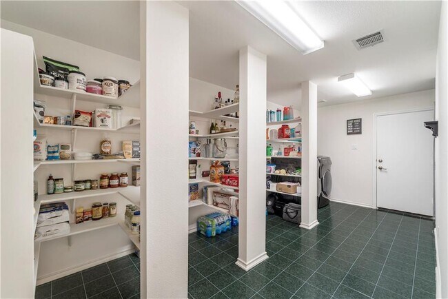 Building Photo - 2000 Continental Pass