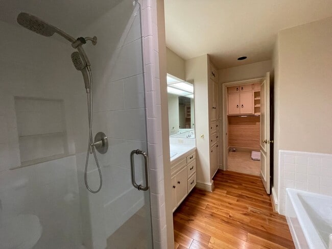 Building Photo - Gorgeous Mid-Century Modern Home Adjacent to BYU