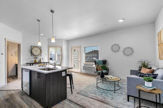 Building Photo - 1 bedroom Kingwood Loft apartments!