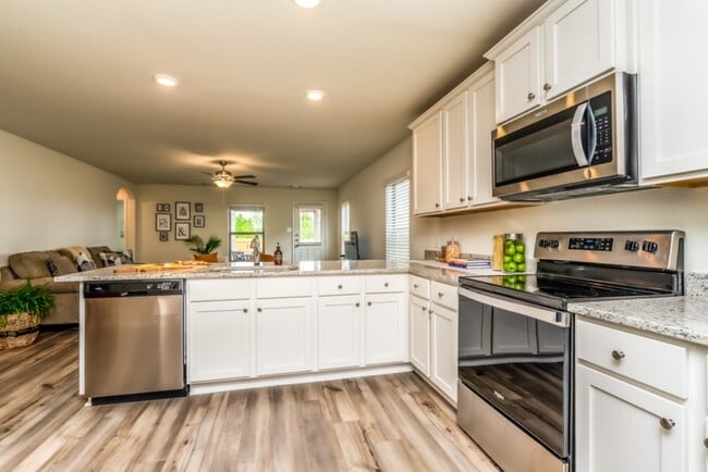 Building Photo - 709 Trinity Trl