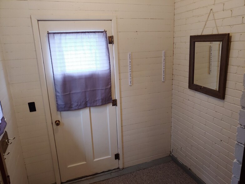 front entry - 1146 Howard St
