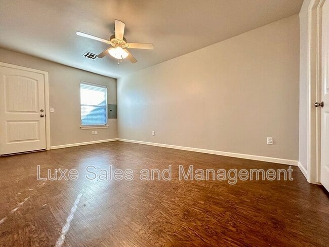 Building Photo - 11508 N Lincoln Blvd
