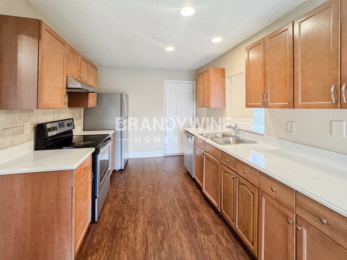 Building Photo - 8142 Settlers Landing Trail N