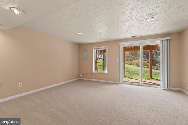 Building Photo - 21673 Hazelnut Square