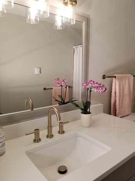 Building Photo - 1030 Davidson Dr