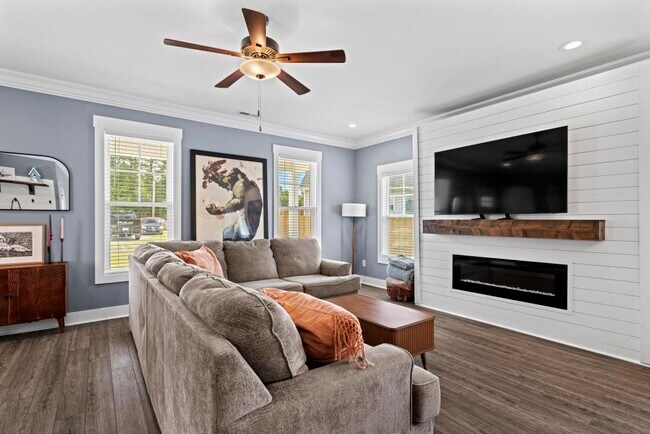 Building Photo - 205 Bangor Ct