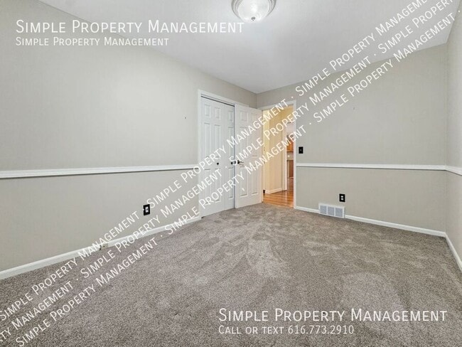 Building Photo - 5352 Queensbury Dr SE