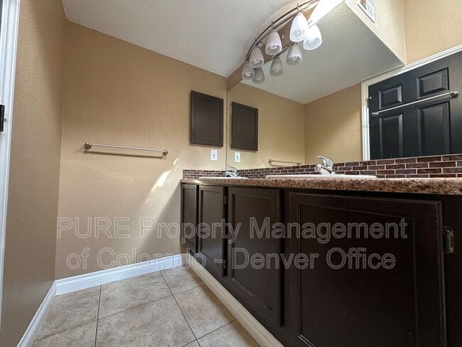Building Photo - 3030 W Prentice Ave