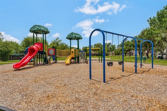 Building Photo - 20110 Misty Pines Dr