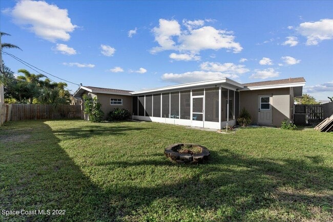 Building Photo - 215 Marion St