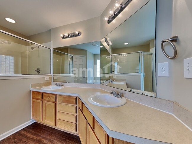 Building Photo - 304 N Hidden Tree Dr