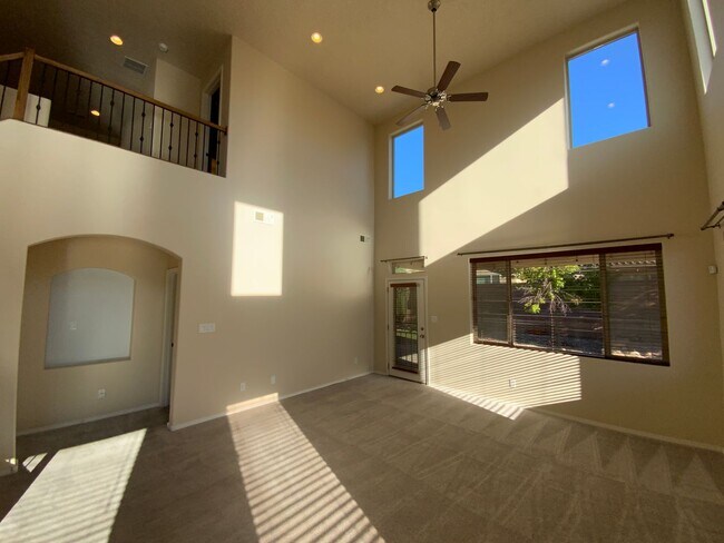 Building Photo - 4 Bedroom Home Available Near Golf Course ...