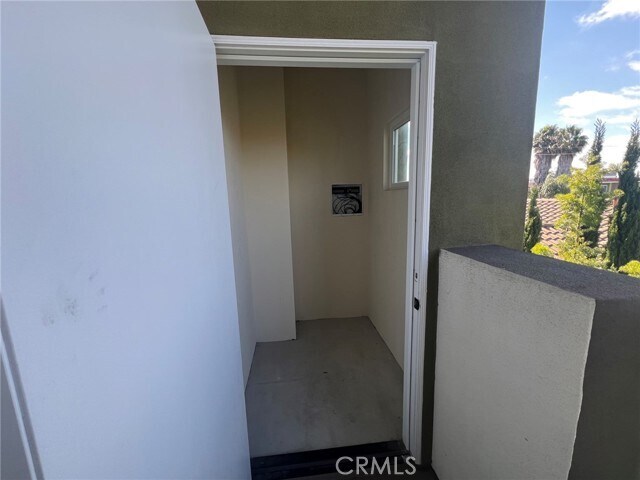 Building Photo - 13804 Cordary Ave