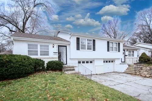 Primary Photo - 8416 Lowell Ave