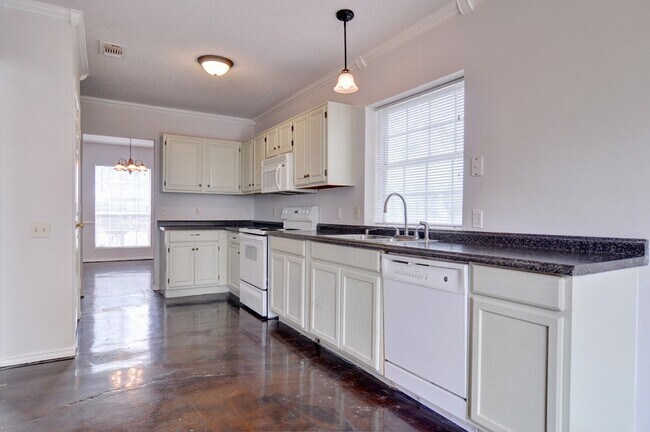 Building Photo - 2501 Country Creek Ln