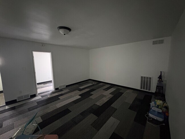Building Photo - 1324 Canton St
