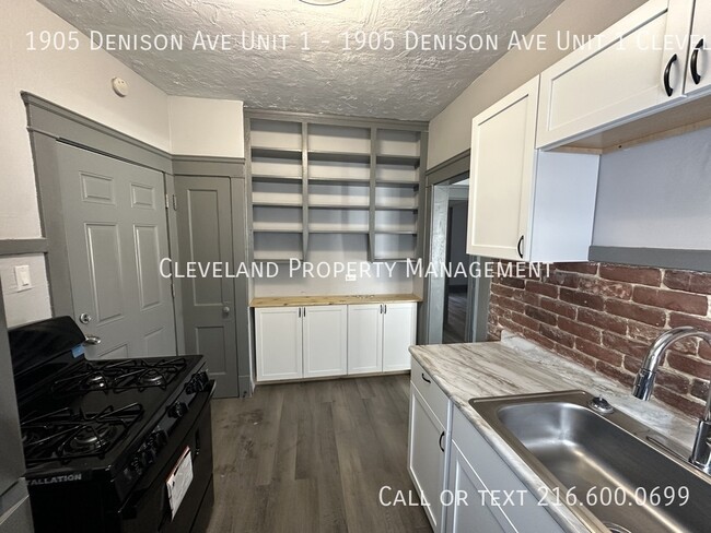 Building Photo - Fully Updated Cleveland Duplex