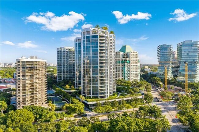Building Photo - 2831 S Bayshore Dr