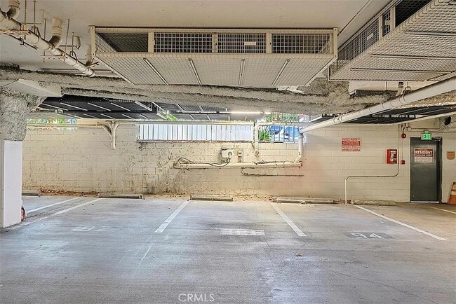 Building Photo - 355 N Maple St